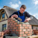 Murowanie komina z użyciem zaprawy