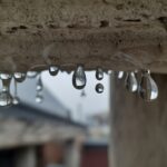 wilgotna powierzchnia betonu